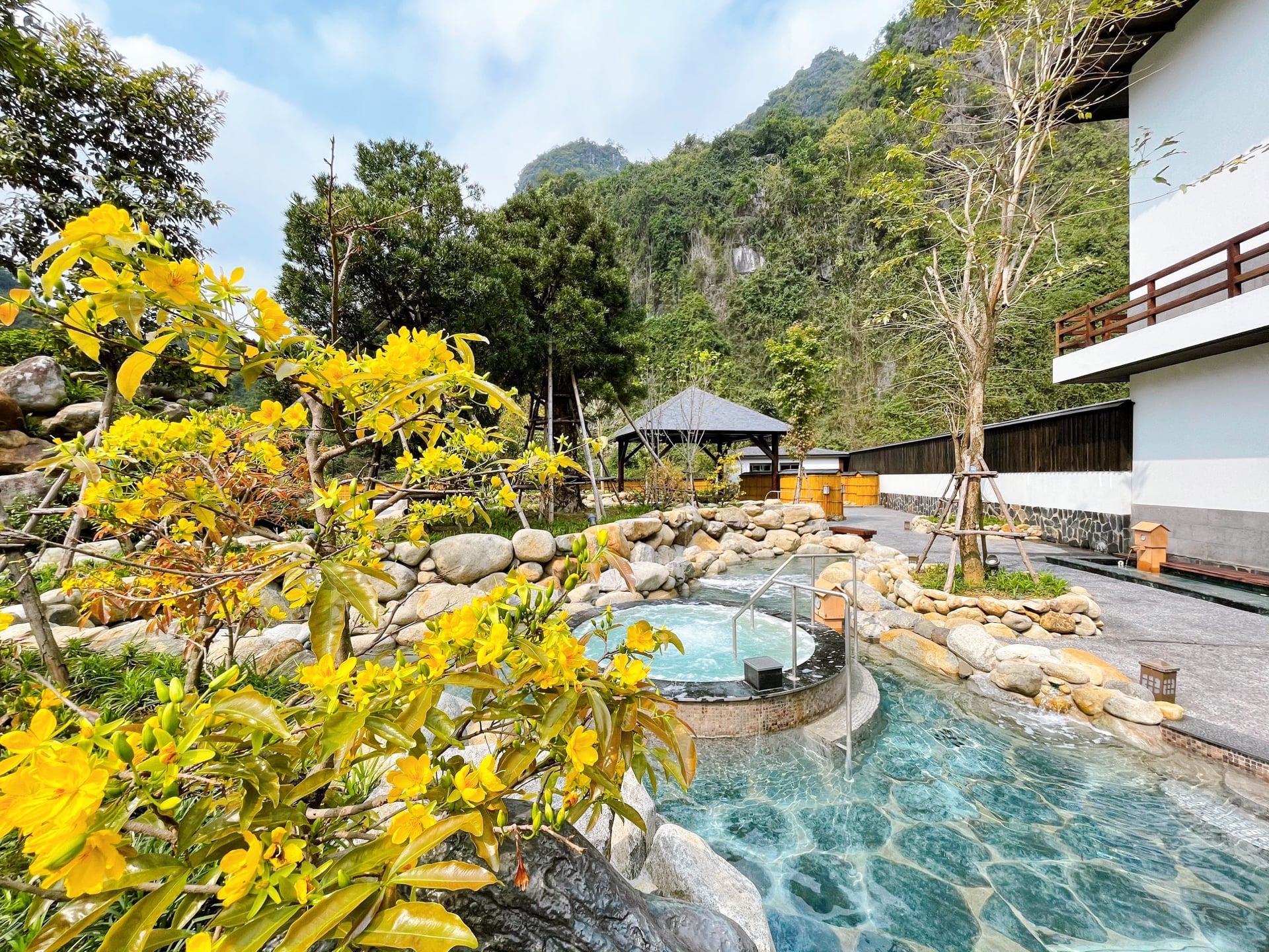 Giá vé Onsen Quang Hanh Quảng Ninh