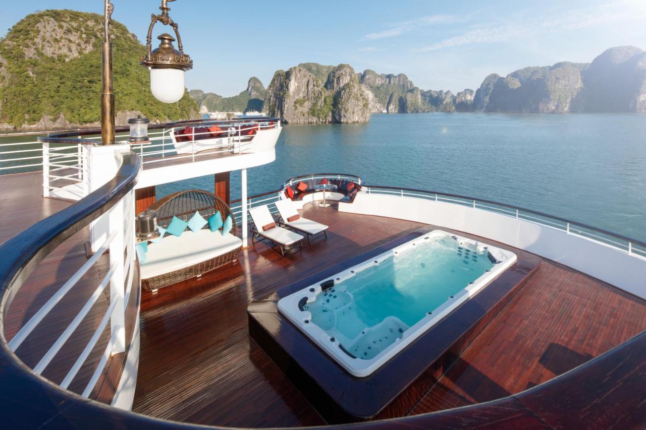 Bể bơi Du Thuyền Ambassador Cruise Hạ Long