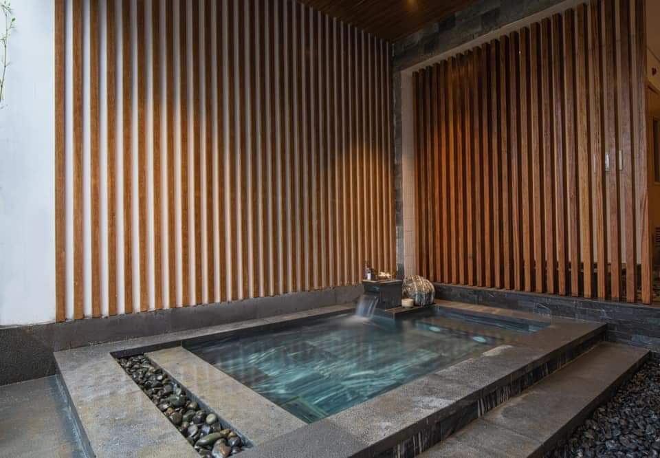 Bể ngâm khoáng nóng Biệt thự Onsen Quang Hanh